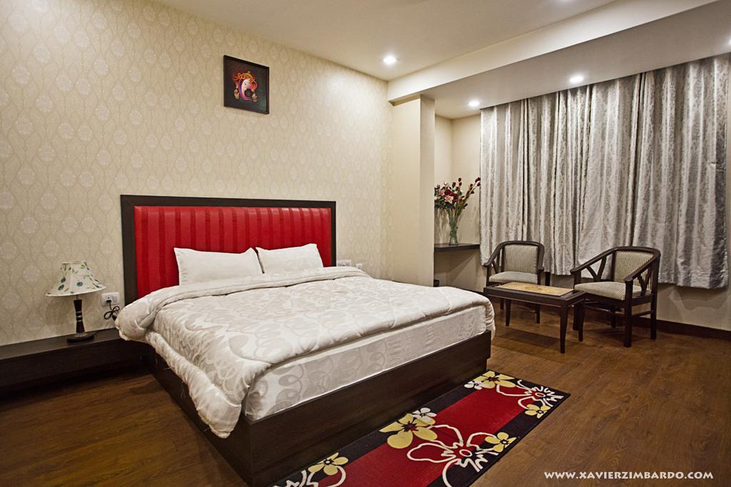 Hotel Krishna International Vrindāvan Exteriör bild