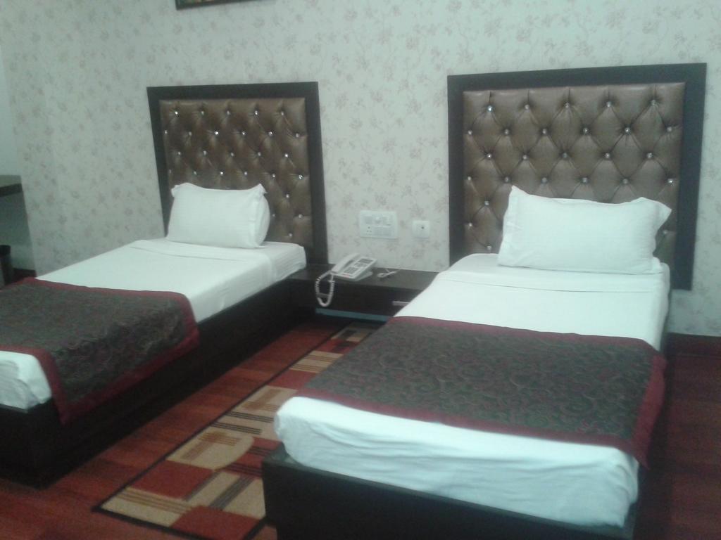 Hotel Krishna International Vrindāvan Rum bild