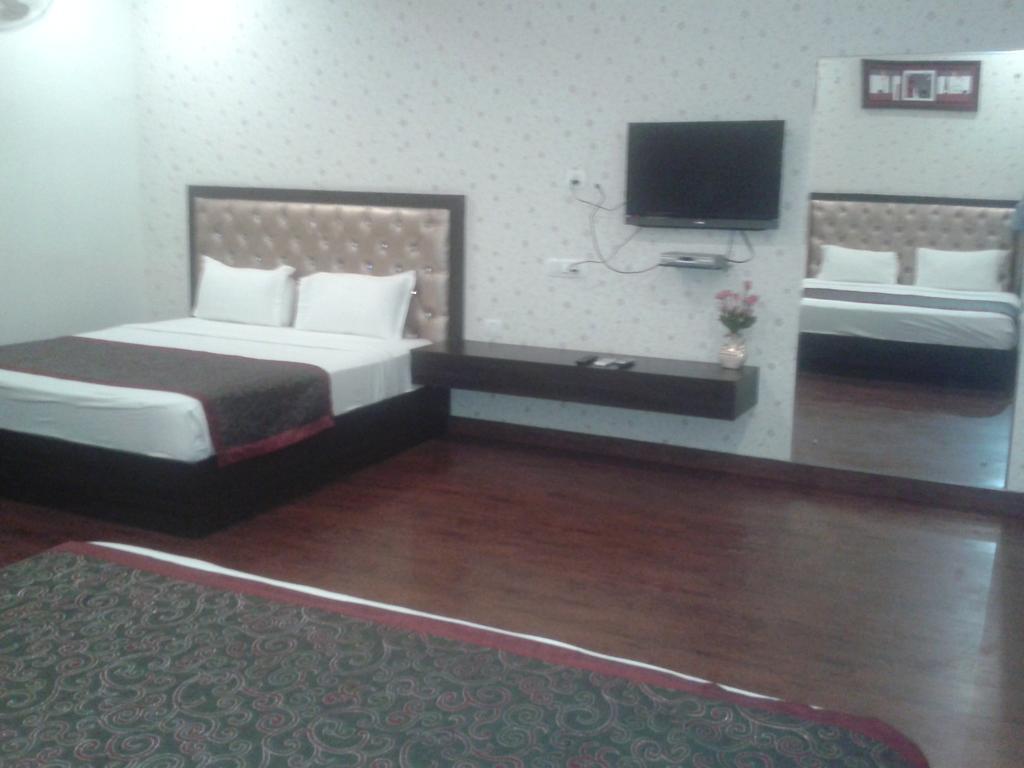 Hotel Krishna International Vrindāvan Rum bild