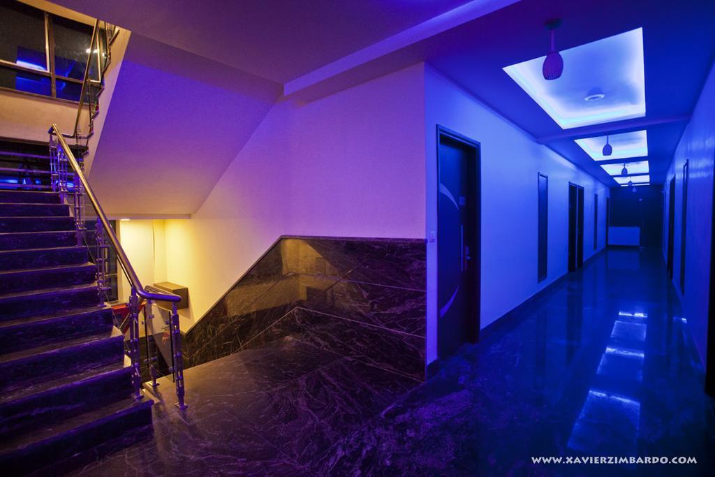 Hotel Krishna International Vrindāvan Exteriör bild