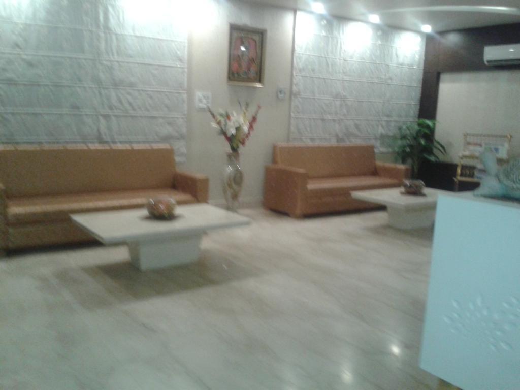 Hotel Krishna International Vrindāvan Exteriör bild