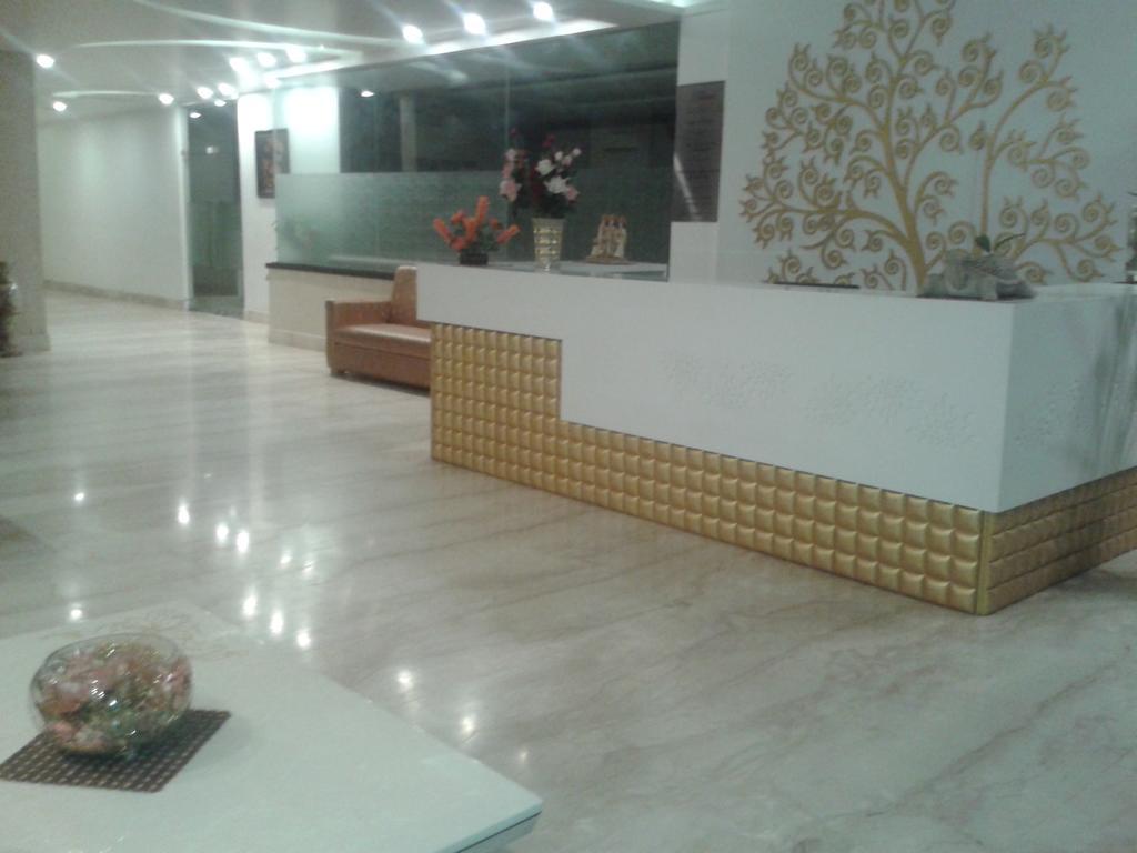 Hotel Krishna International Vrindāvan Exteriör bild
