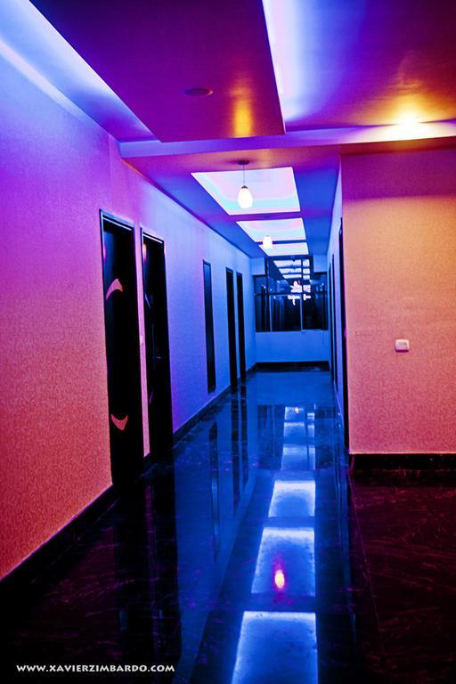 Hotel Krishna International Vrindāvan Exteriör bild