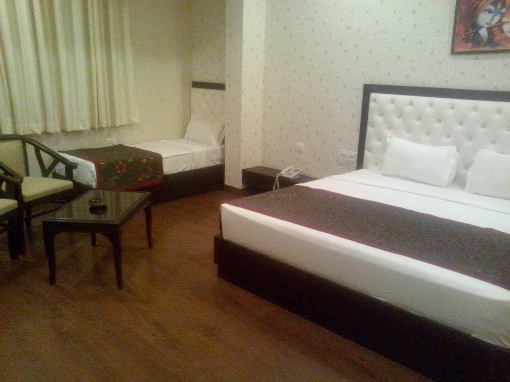 Hotel Krishna International Vrindāvan Rum bild