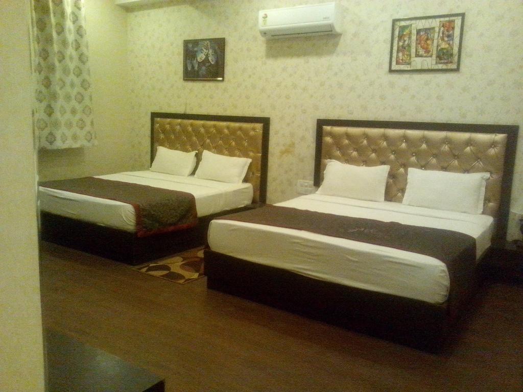 Hotel Krishna International Vrindāvan Rum bild