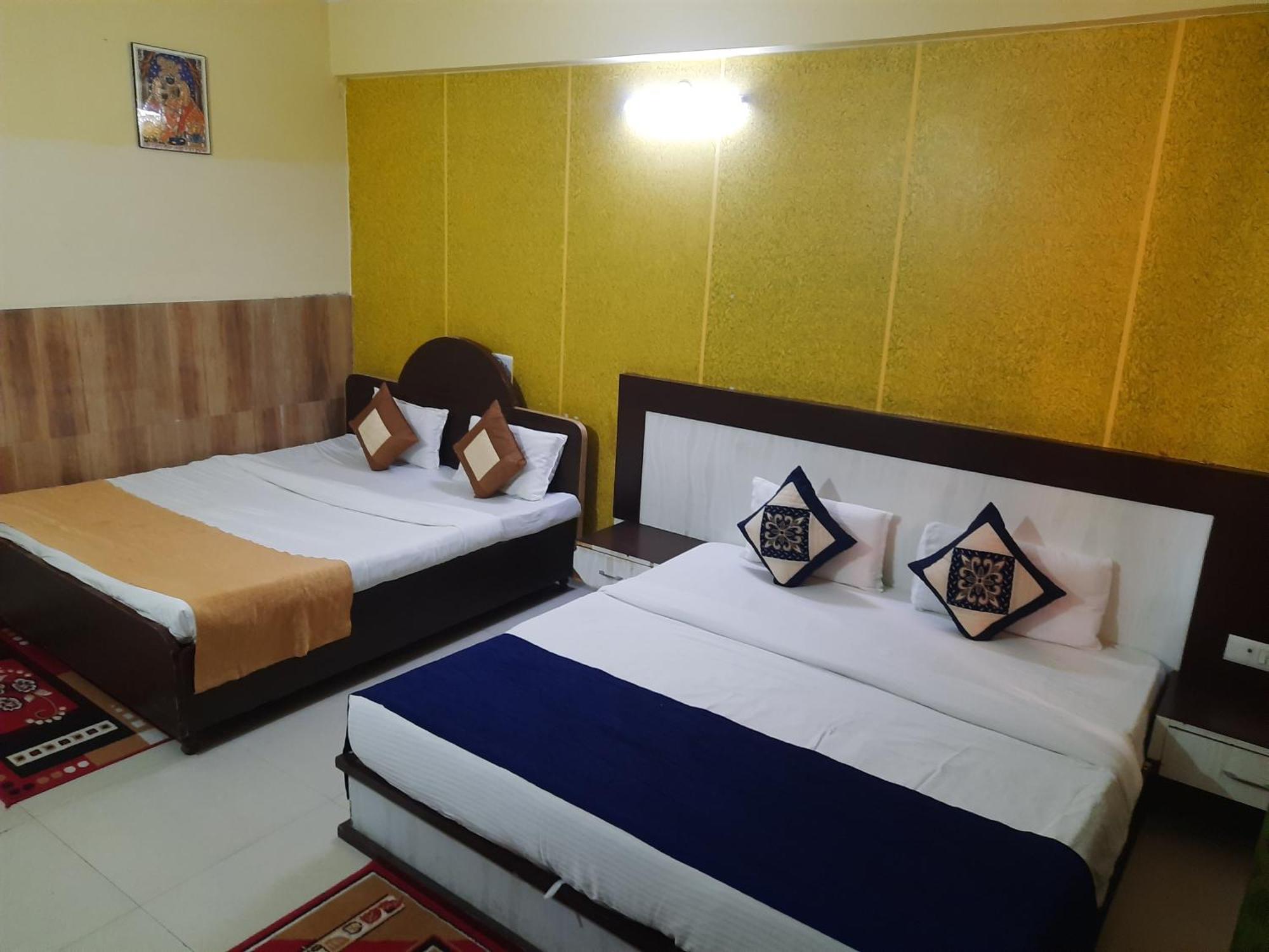 Hotel Krishna International Vrindāvan Exteriör bild