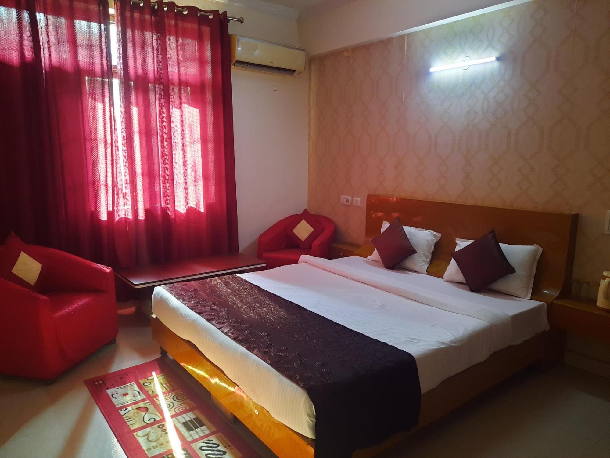 Hotel Krishna International Vrindāvan Exteriör bild